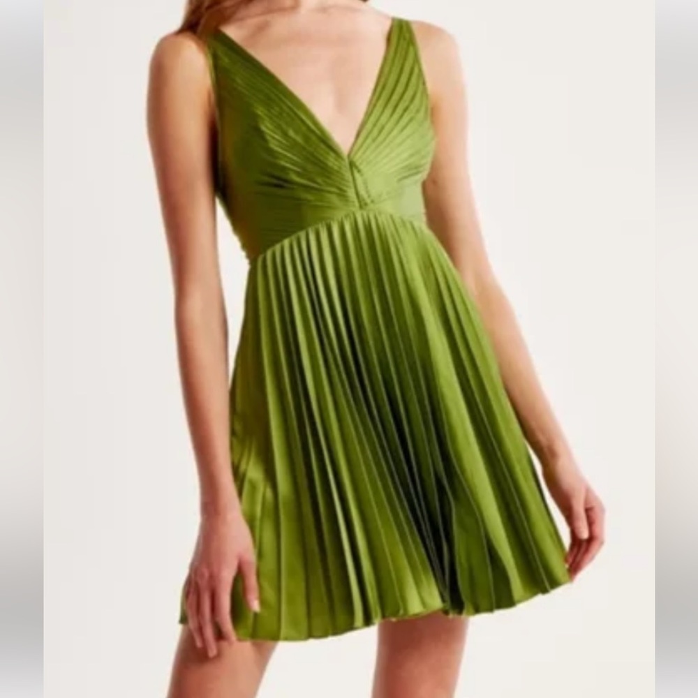 A&F Giselle Pleated V-Neck Dress